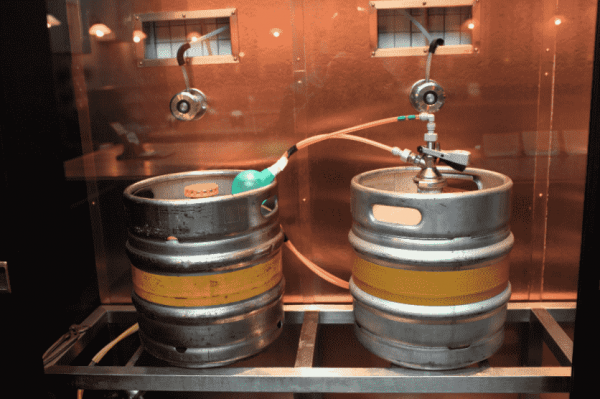 Beer kegs hooked to hoses with co2 cylinder